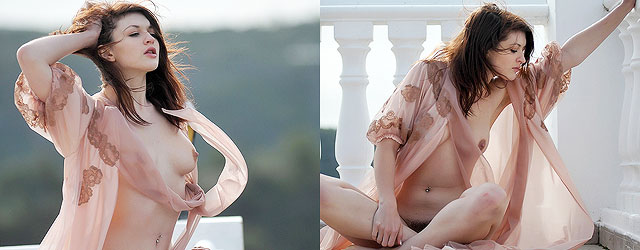 Fawna Latrisch Posing Nude On The Balcony