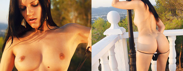 Seductive Brunette Babe Strips Naked In The Sunset